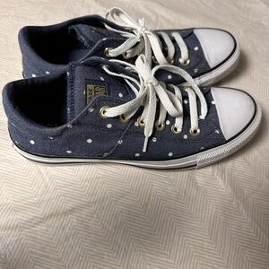 Blue polka dot converse size 8